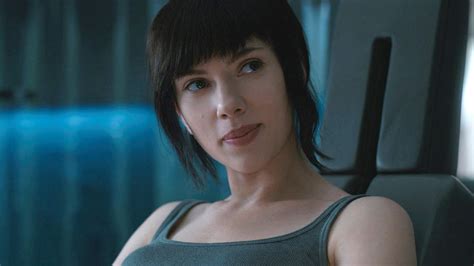 Ghost In The Shell Review Scarlett Johansson In A Thrillingly Sordid World