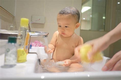 Cuidados Na Hora Do Banho Do Bebê Lu Explica Magazine Luiza