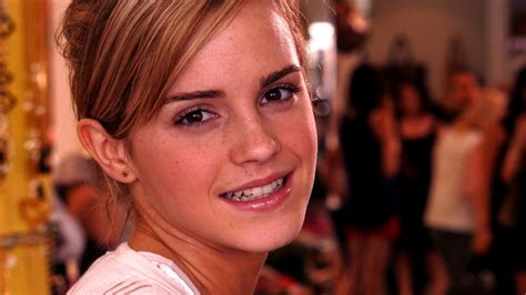 Download Celebrity Emma Watson Hd Wallpaper