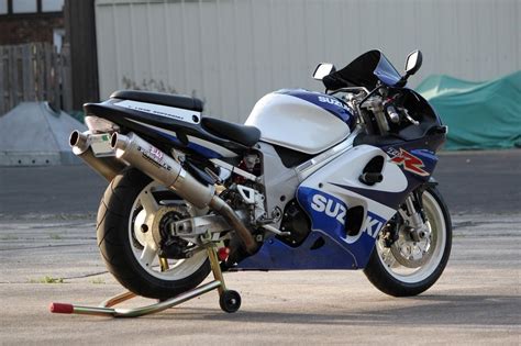 Service manual for suzuki tl1000r 2001 motorcycles. 2001 Suzuki TL1000R 1 a 2001 Suzuki TL1000R/S sportbike ...