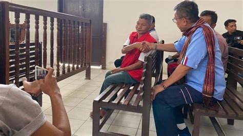 Mbingungi last week from yutup. Kakek Samirin Pungut Sisa Getah Karet Rp 17 Ribu Dihukum 2 Bulan Penjara, Adilkah?