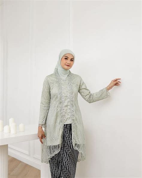 ootd hijab ini 5 ide model kebaya hijab yang manis buat wisuda cewekbanget