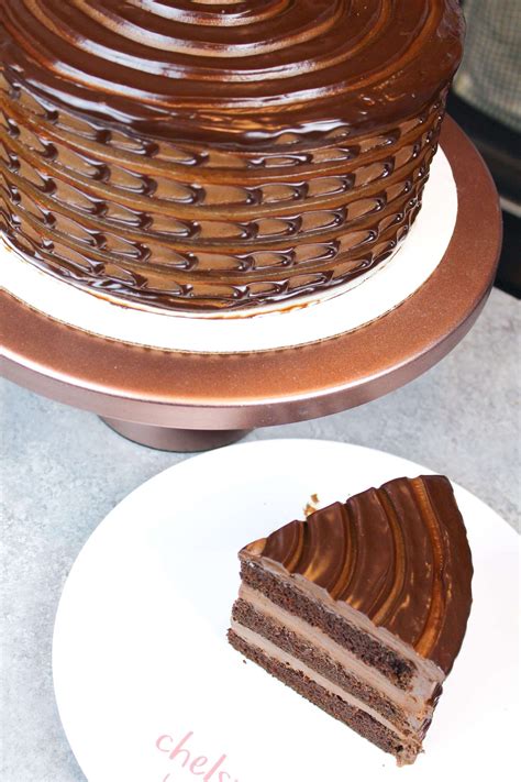 Baileys Chocolate Cake Easy Recipe With Decadent Chocolate Frosting Recipe Chocolate Cake