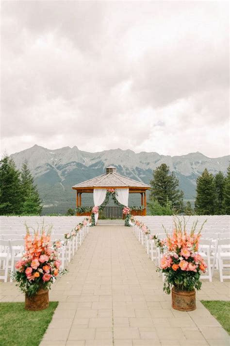 50 Beautiful Mountain Wedding Ideas You Should Try For Your Wedding