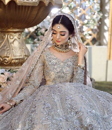 Exquisite Bridal Looks For South Asian Wedding In 2021 The Odd Onee