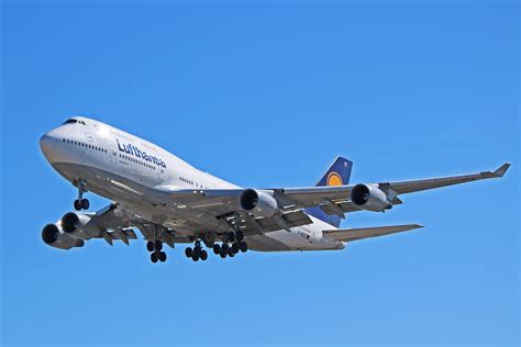 D Abvz Lufthansa Boeing 747 400 1 Of 13 Left In Fleet