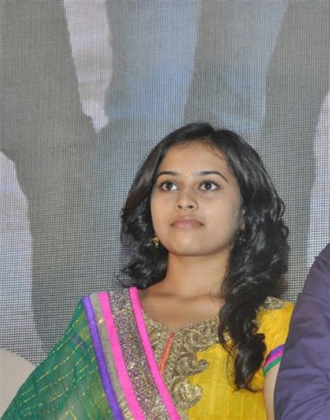 coogled varuthapadatha valibar sangam movie stills and actress sri divya pictures