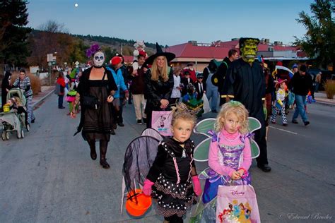 1000 Residents Return Lyons To Host Spooktacular Halloween Parade