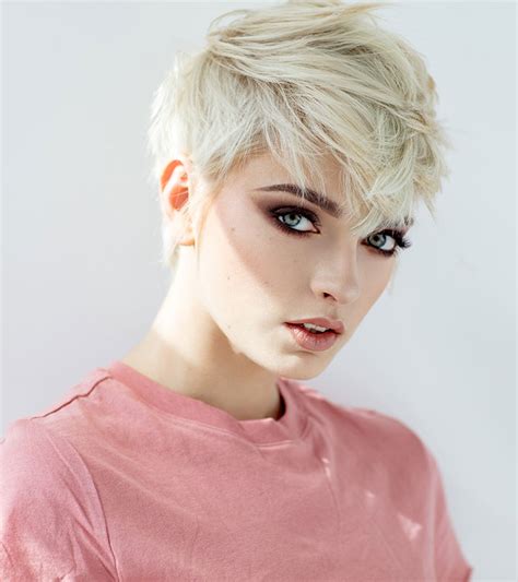 25 Androgynous Hairstyles For Women That Are Trendy And Stylish
