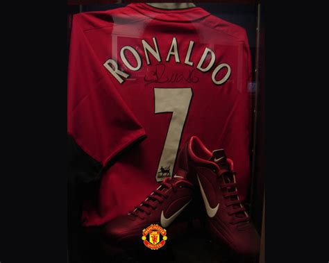 Ronaldo manchester united wallpapers desktop background desktop background from the above display resolutions for standart 4:3, netbook, tablet, playbook, playstation, android hd , iphone, iphone 3g, iphone 3gs. Cristiano Ronaldo Desktop Wallpapers | New hd wallon