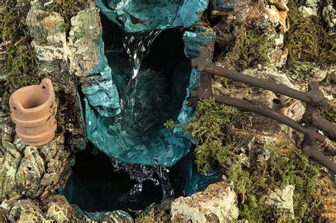 Devo fare un presepe x natale da mettere ficino le scali del mio palazzo , vicino al portone. Come creare un presepe con cascata in pochi semplici passi