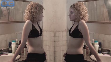Julia Garner Nude And Sex Scenes And Leaked Porn Video