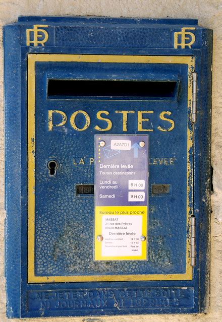 Au moins 13 soldats camerounais viennent d'être tués dans deux attaques de la secte islamiste. Boîtes aux lettres bleues des Postes - a gallery on Flickr