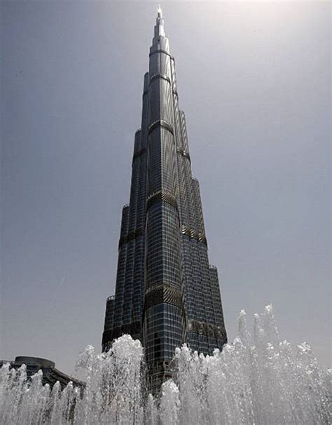 Burj khalifa masih memegang rekor gedung tertinggi sedunia dengan tinggi 2.716,5 kaki atau 828 meter. Petir Menyambar Gedung Tertinggi Di Dunia Burj Khalifa di ...