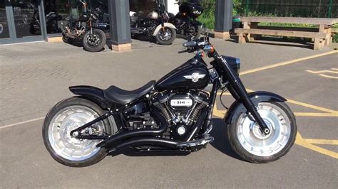 It is available in only 1 variant and 4 colours. Harley-Davidson "Valhalla" Fatboy 114 Cu Milwaukee 8 - YouTube