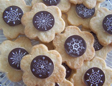 Many christmas cookie recipes are easy to make and not only taste great, but look wonderful. A SENSE OF CHRISTMAS TRADITION | A TASTE OF CAROLINA