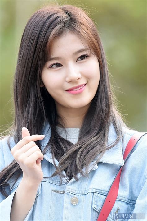 트와이스 아홉명에게 각각 다른 질문을 던졌다. 포토 트와이스 사나 예쁨 가득한 미소 | 한경닷컴