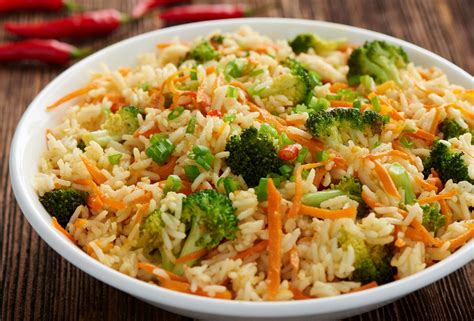 Würzige Reispfanne mit Broccoli und Karotten Rezept