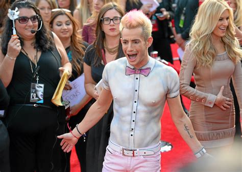 American Music Awards 2014 Frankie Grande Goes Shirtless On Red Carpet