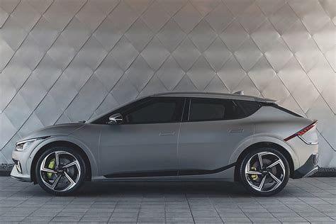 The dashboard is pretty uncluttered, save for a large infotainment the kia ev6 has 520 litres of boot space in the back, with an extra bit of storage under the bonnet that's. 2021 Kia EV6 krijgt Belgische prijs - AutoGids