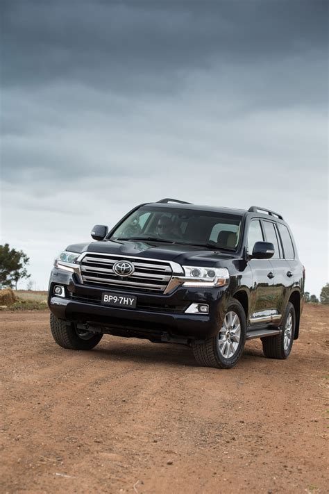 Toyota Land Cruiser Facelift 2016 Picture 3 Of 6