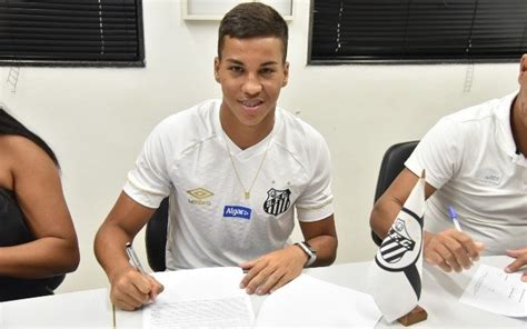 All our best fm 2020 wonderkids are listed by position in a fully sortable format. De família "vende tudo", Kaio Jorge deixou recusa do São ...