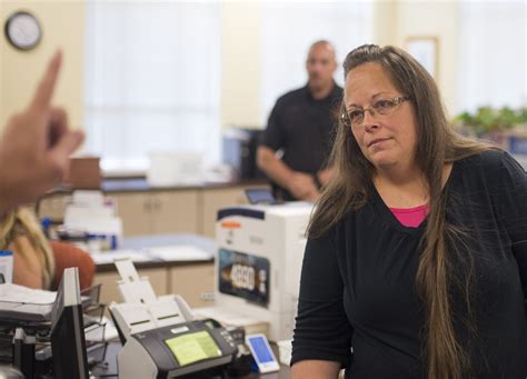 Gay Rights Advocates Jailed Kentucky Clerk Is No Martyr Chicago Tribune