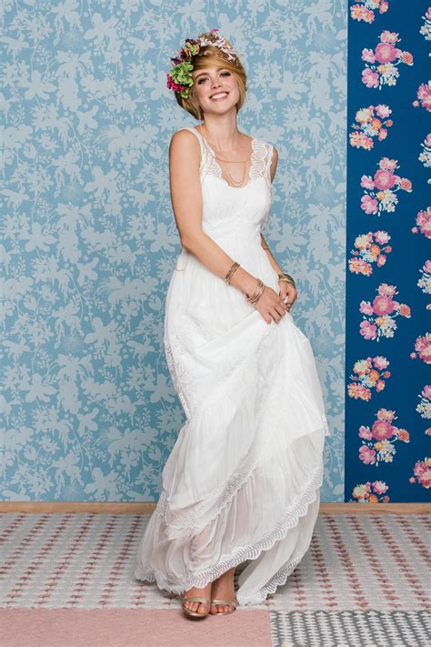Ein tüllrock ist perfekt für die geburtstagsfeier, hochzeitstag, taufe, kommunion, konfirmation, familienfeiern. Boho Hochzeitskleid - fließend zart mit Spitzenträgern ...