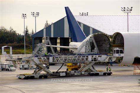 Large Cargo Loader Dbl 110 At The Dreamlifter Operations C Flickr