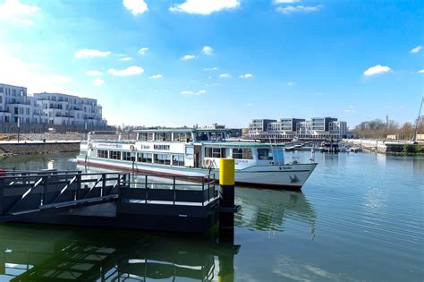 Gelsenkirchen, like neighbouring cities, is refining its image promoting its industrial culture. Neue Marina ist Fahrgastschiffsanleger: Ab Graf Bismarck ...