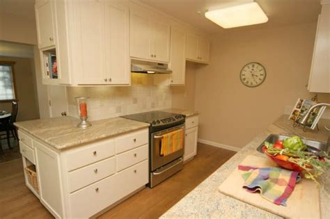We put together this cabinet glossary defining the most popular cabinetry terms you'll come across while shopping for kitchen or bathroom cabinets. Pics of cabinets wrapping an outside corner? | Corner ...