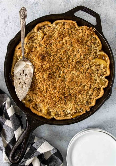 Remove from heat, and place 1 piecrust in skillet over brown sugar mixture. Easy Skillet Apple Pie with Crumble Topping | Mom's Dinner