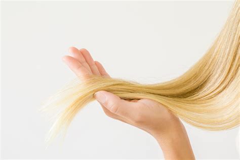 Bagaimana Cara Mengatasi Rambut Rusak Akibat Bleaching? | Dove
