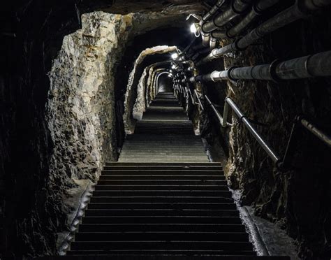 潜入！ スイスに残る秘密の地下要塞 写真24点 ナショナルジオグラフィック日本版サイト