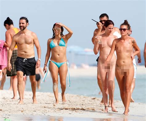 The Hilarious Moment Eva Longoria Fails To Realise She Is The Only One Wearing A Bikini On A
