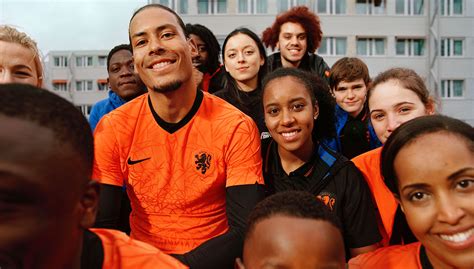 La asociación de fútbol de croacia anunció que perisic, uno de los mejores futbolistas del conjunto de zlatko dalic y autor del primer gol de croacia en la presente eurocopa, dio positivo en el último test realizado al equipo. Novas camisas da Seleção da Holanda 2020-2021 Nike ...