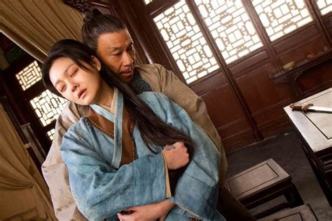 电影《剑雨》在线观看，剑雨是由 杨紫琼 郑雨盛 徐熙媛 等主演的 古装 冒险 罪案动作片，剧情：故事讲述了一位武功高强的女杀手（杨紫 相关： 展开没有与《剑雨》相关的影片. 《剑雨》：戏骨王学圻杀出江湖爱恨情仇_影音娱乐_新浪网