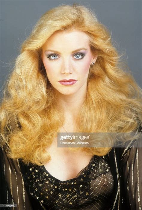 model shannon tweed poses for a portrait in c 1985 in los angeles fotografía de noticias