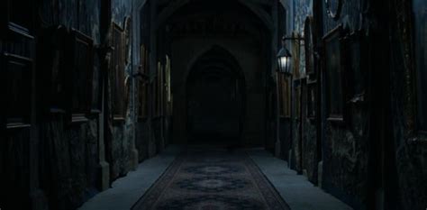 image tapestry corridor harry potter wiki