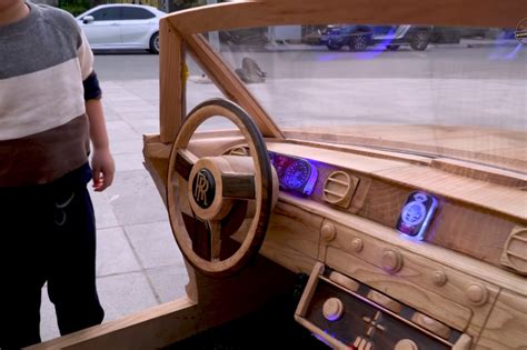 ‘Father of the year’ builds a stunning Rolls-Royce Boat Tail replica