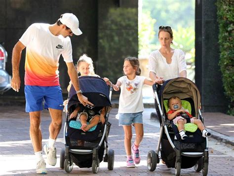 Wie hier in wimbledon im viertelfinal beim sieg gegen kei nishikori. RANDOM THOUGHTS OF A LURKER: Roger Federer's happy family