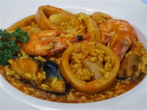 Los mantenemos al fuego hasta que cojan un poco de color. Arroz caldoso con calamares olla GM Olla GM - La Juani de ...