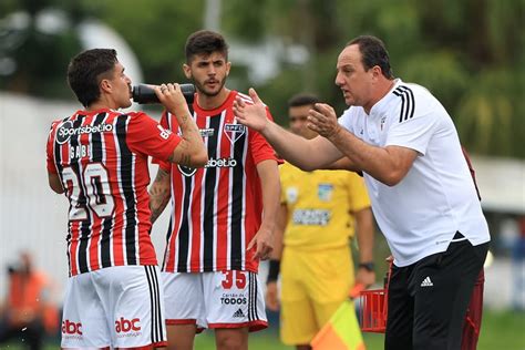 Elogios De Ceni E Les Es Abrem Caminho Para Beraldo Se Firmar Como