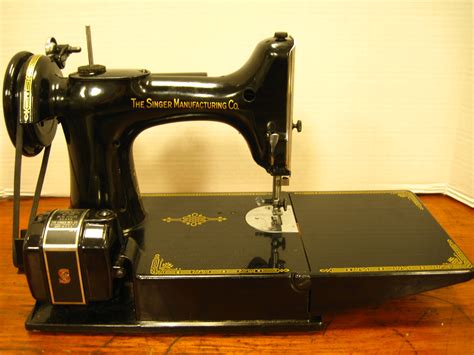 Antique Sewing Machines Vintage Singer Featherweight Sewing Machine
