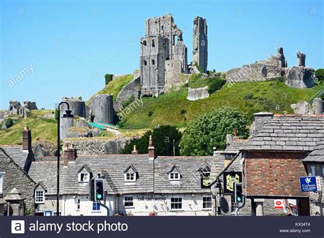 A family friendly pub and hotel with a view of carshalton ponds, serving the best of british on the welcome home to the greyhound. View of Corfe castle seen above The Greyhound Pub, Corfe ...