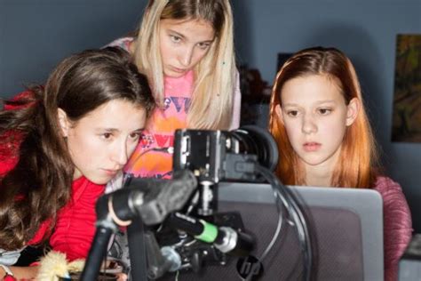 3 herečky, 3 pokojíčky, 10 dní. Hithit - V SÍTI - Bonusová odměna - FILM ONLINE