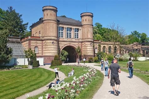 In the main focus our beautiful colin fountain. wegeundpunkte ... Botanischer Garten/Orangerie Karlsruhe