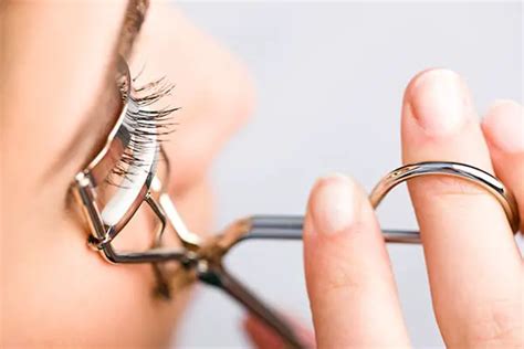 eyelash curler tips 7 things to know to choose the best one