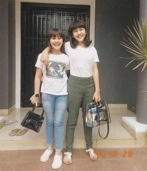 Seberapa taunya kamu sama dari jendela smp | sinetron ini disutradarai indrayanto kurniawan dan dibintangi banyak artis remaja seperti. 10 Momen Kompak Sandrinna Michelle dengan Adik, Bak Pinang ...
