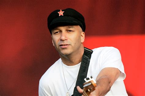 Tom morello's amusing exchange with a fan who complained about the political bs in his songs has led to twitter users poking fun at other naive ratm the people angrily denouncing rage against the machine for tom morello's leftist politics is one of the more hilarious things i have ever seen on the. Tom Morello slams cafe that denied him special treatment ...